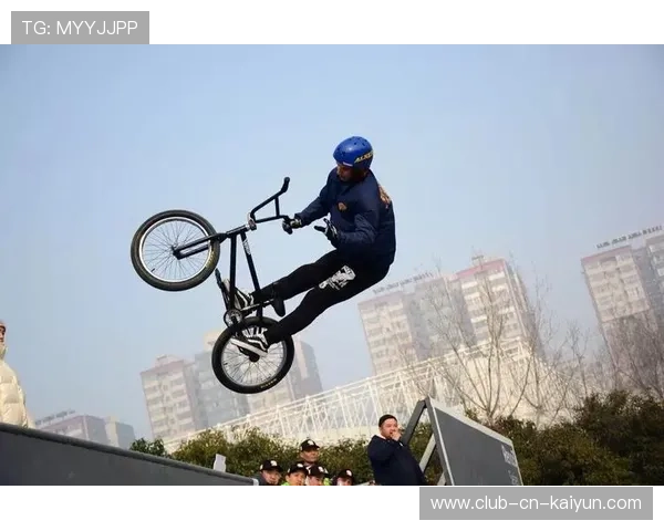 BMX小轮车选手适应新器材，训练节奏更为流畅