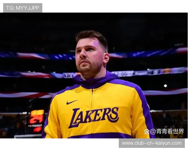 东契奇突破造犯规，湖人末节掌控比赛节奏