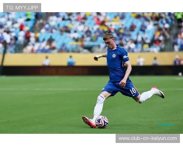 切尔西反击速度惊人，帕尔默反插时机掌握绝佳