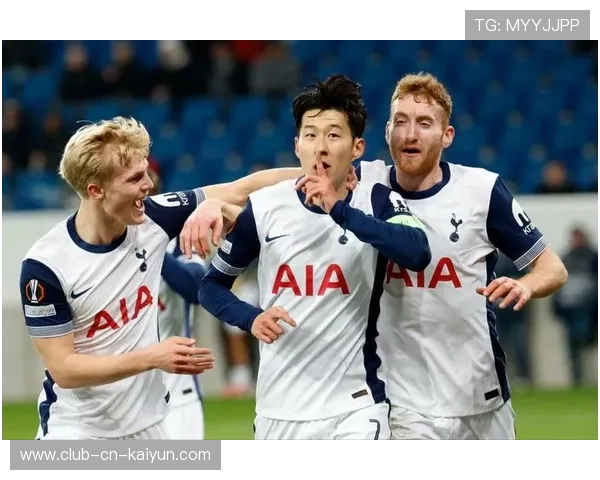 孙兴慜与队友二过一配合精妙绝伦，演绎足球艺术